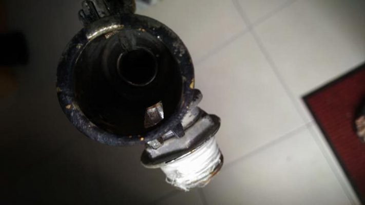 Traditional water tank float valve can't bear high water flow.